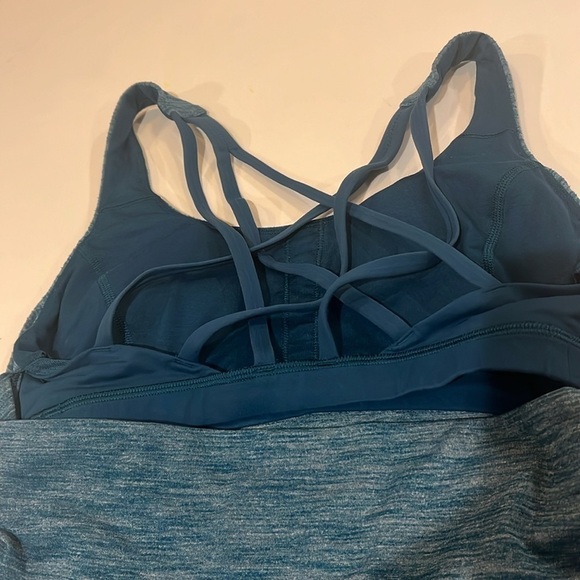 Lulu Lemon top - Picture 2 of 4